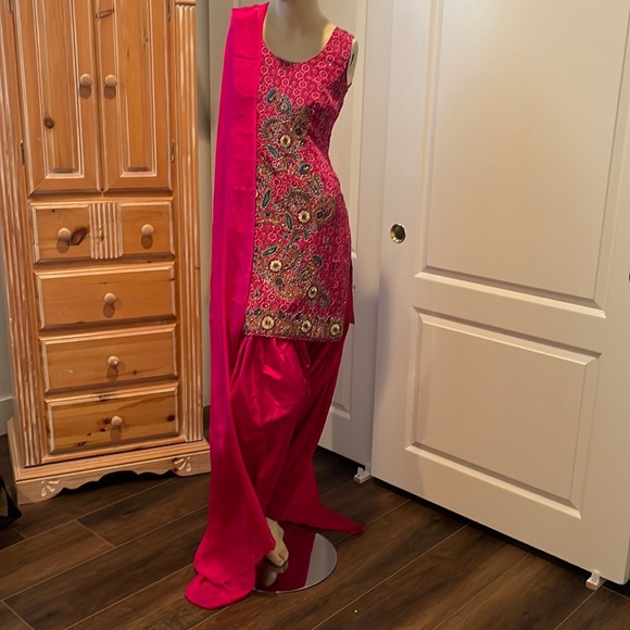 Pure Silk Suit - Picture 1 of 5